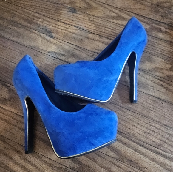 Red Circle Platform Heels - Picture 2 of 4